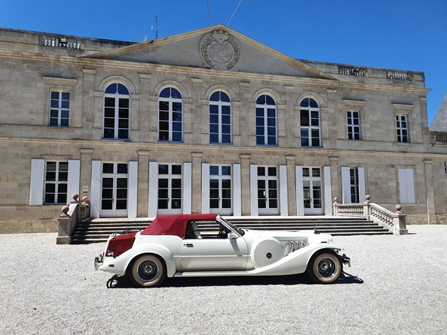 Zimmer Golden Spirit devant un chateau